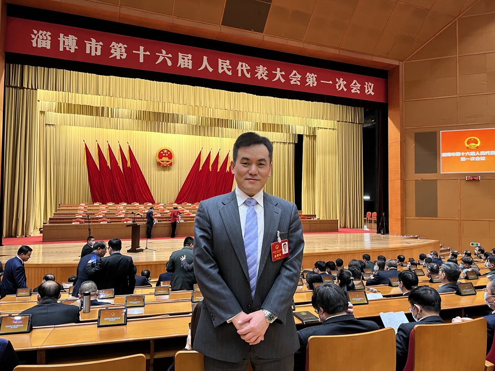 董事长照片.jpg 董事长照片.jpg