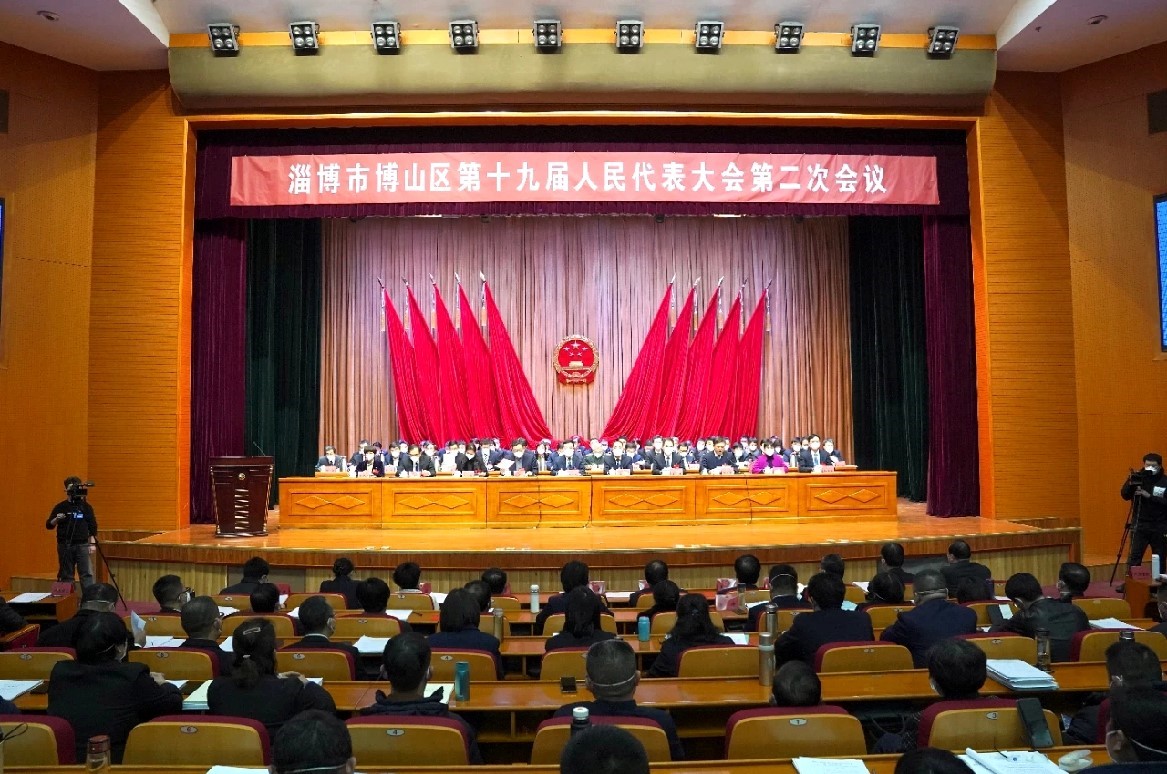 区十九届人大二次会议.jpg
